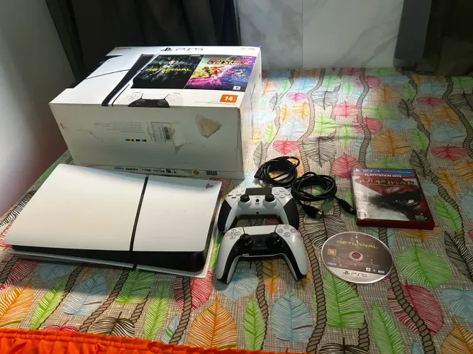 PS5 com 2 controles
