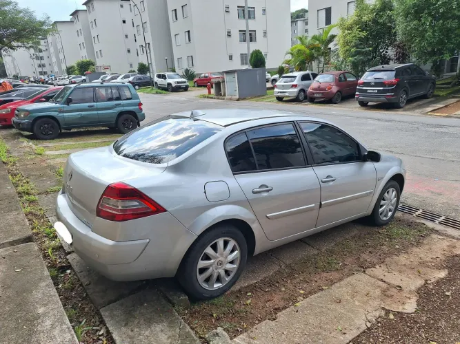 Renault Megane Sedan Dynamique Hi-flex 1.6 16V 2011
