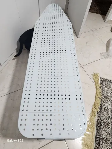 Tábua  de passar  em alumínio, excelente 