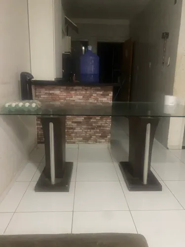 Mesa de 6 lugares sem as cadeiras