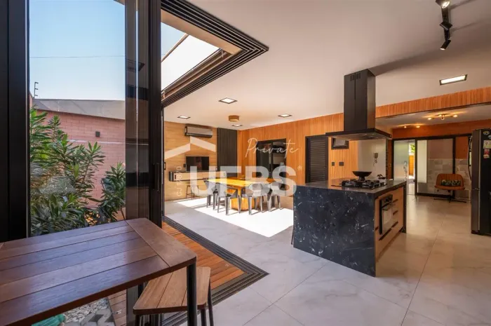 Luxo e Design: Sobrado Exclusivo com 4 Quartos e Acabamentos Refinados em Santa Genoveva, 