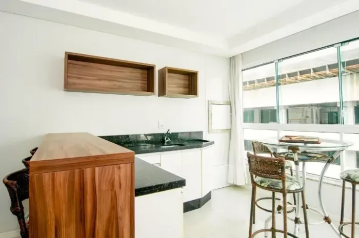 Locação Anual - Apartamento Mobiliado com 2 suítes e 2 vagas - Balneário Camboriú
