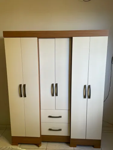 Guarda roupa em ótimo estado