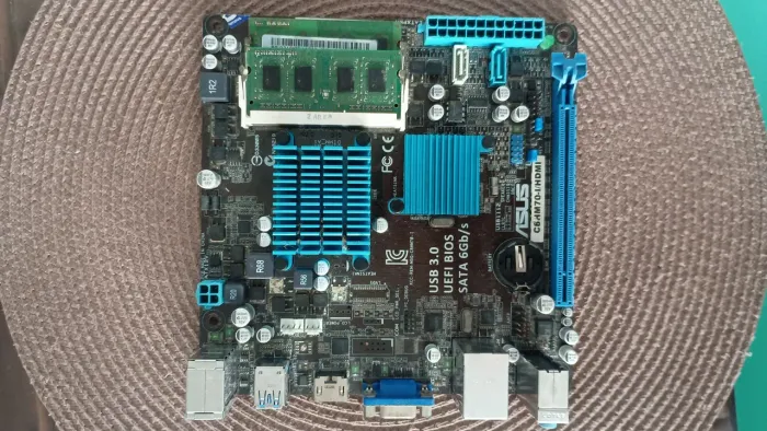Placa mãe asus mini-atx com memórias inclusas