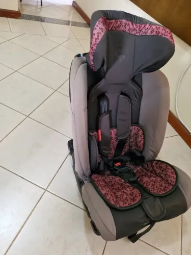 Cadeirinha de Carro Fisher-Price com ISOFIX.