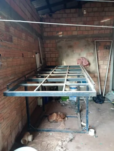 Vende se uma grade pra carro, dá pra colocar em picape, carro de carroceria 