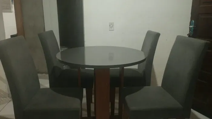 Mesa de jantar 4 cadeiras
