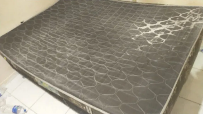 Cama com colchão de casal