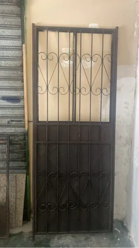 Vende - se porta e proteção de porta