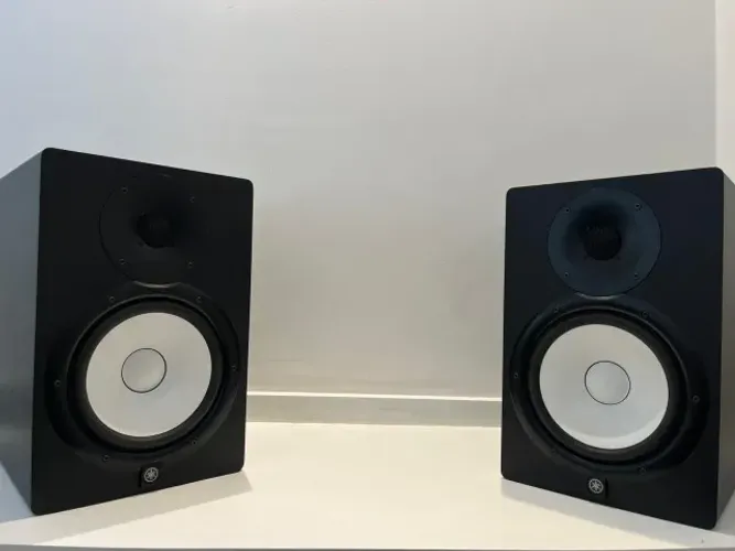 Par de Monitores Yamaha HS8