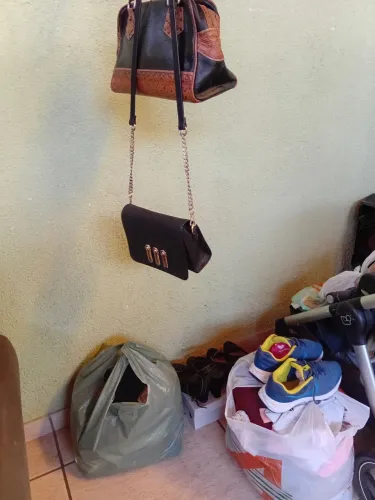 Lote roupas, 52 peças de marca calçados, bolsas feminino e masculino $300