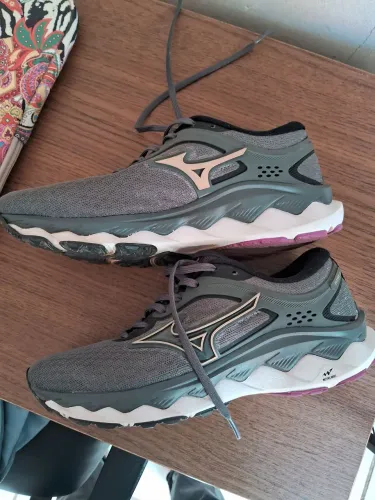 PREÇO DE DESAPEGO. Tenis ORIGINAL MIZUNO. Usado