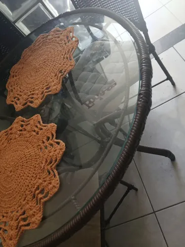 Mesa redonda com tampa de vidro