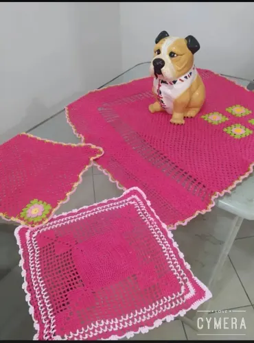 Centro de mesa em crochê + duas toalhinhas