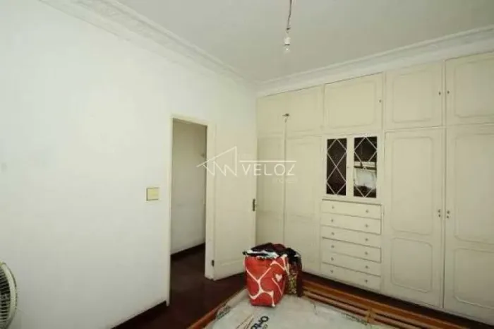 Apartamento - / Residencial / Glória