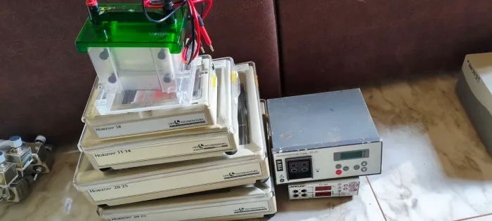 Equipamentos para Laboratório. Lote (Eletroforese - Cubas e Fontes funcionando)