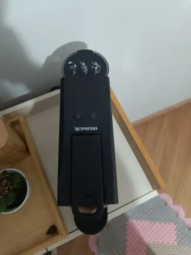 Cafeteira Nespresso Essenza Mini