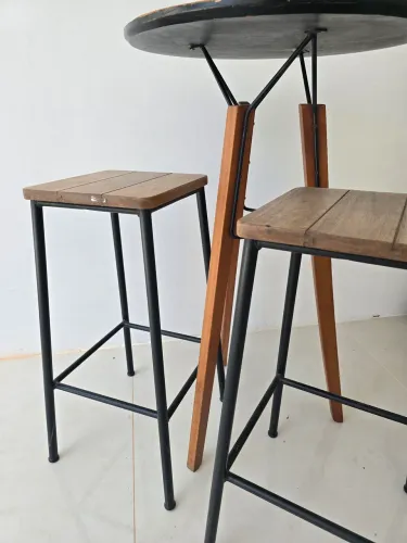 Vendo mesa bistrô com bancos TokStok