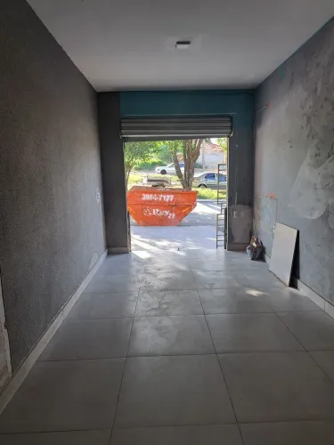 Aluga-se sala comercial