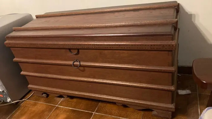 Vendo Baú antiguidade. Madeira maciça em ótimo estado