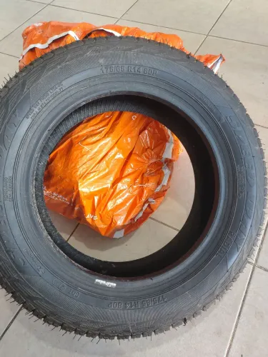 Vendo 2 pneus 175/65 R14 80P - SPEED A AY.