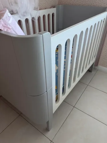 Berço Unissex Branco com cinza