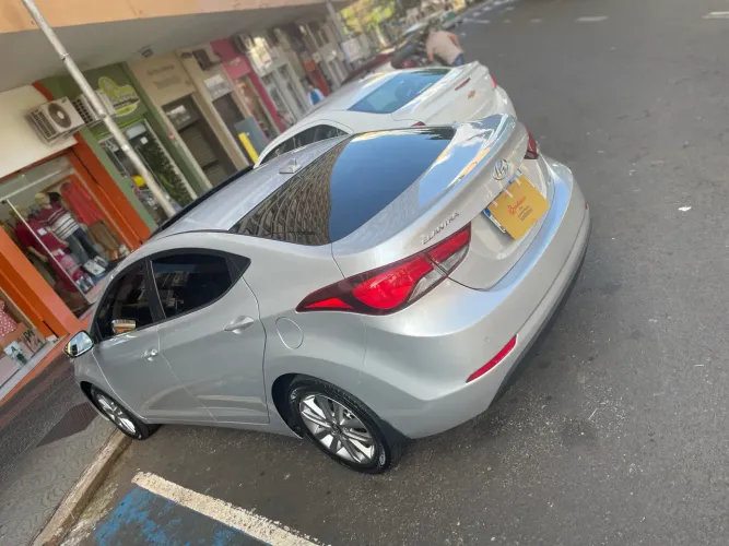 Hyundai Elantra GLS 2.0 16V Flex Aut. 2014