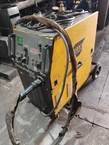 Máquina de solda ESAB modelo 316 MIG