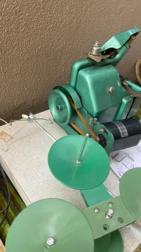 Máquina de costura overlock 3 fios antiga