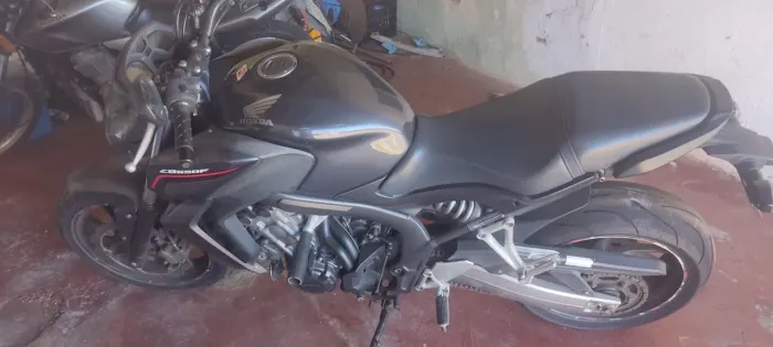 CB650F , muito conservada $33.000 mil 