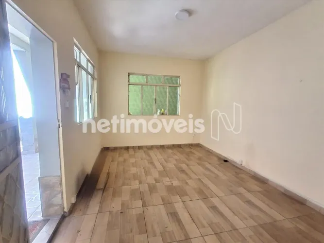 Casa de nível inferior no bairro Califórnia, com 120 m²; de área, 04 quartos e 02 banheiro