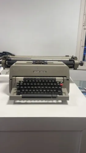 MAQUINA DE ESCREVER OLIVETTI PARA COLECIONADOR