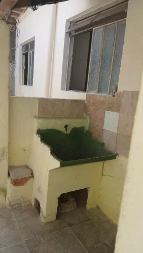 Aluga- Se Um Barracao no Bairro Tupi em BH.