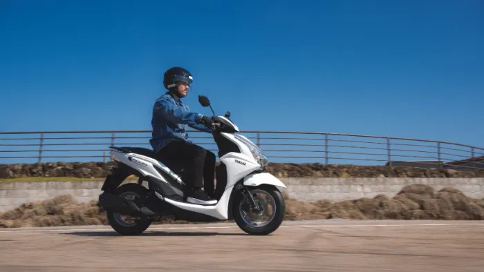 Yamaha Fluo ABS Hybrid Connected 0km 2026