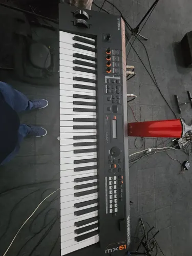 Teclado - Yamaha Mx 61 (pra vender logo)