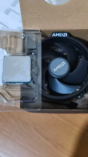 AMD Ryzen 3 2200G