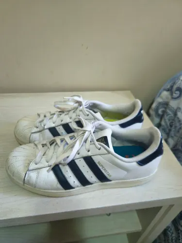 Tênis Adidas superstar
