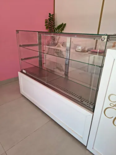 Vitrine Refrigerada de Inox 1,50m , com acabamento em MDF