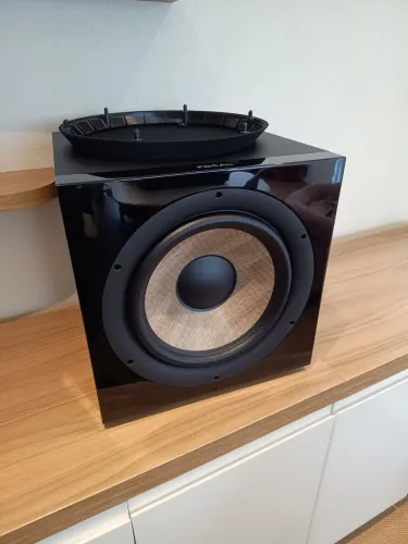 Subwoofer Ativo Focal 1000F 12" 1000w Selado 22hz Sensacional praticamente novo LEIA MAIS: