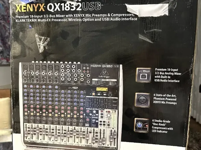 Mesa de som behringer XENYX QX1832USB