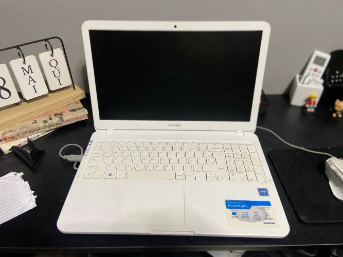 NOTEBOOK SAMSUNG MUITO CONSERVADO!