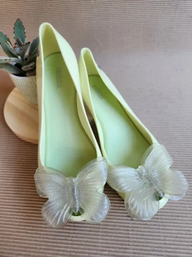 Sapatilha Melissa Ultragirl verde com borboleta