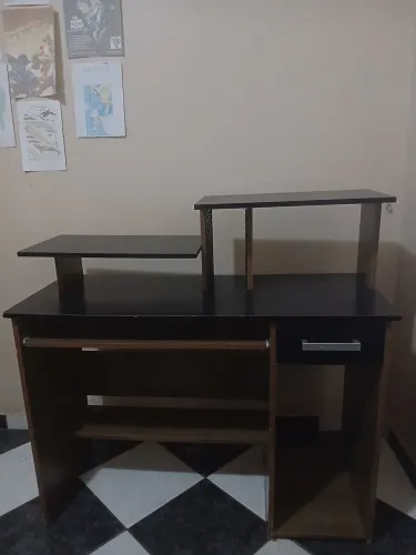 Estante de livros e/ou computador 