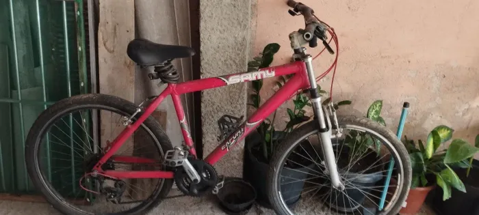 Bicicleta Aluminio aro 26 com amortecedor  21 marchas catraca grande 