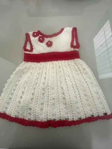 Vestido crochê bebê vermelho com branco