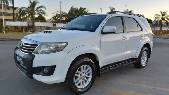 Toyota Hilux SW4 SRV D4-d 4X4 3.0 TDI Dies. AUT 2012