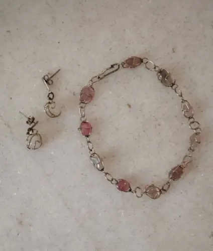 Conjunto de pulseira e brincos de pedras naturais