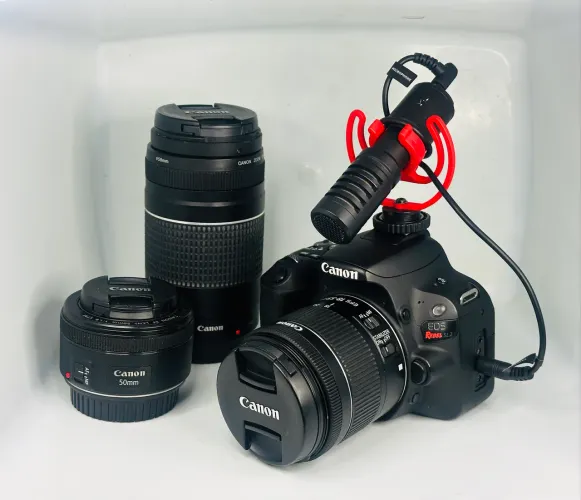 Cânon SL2 + Lente 50mm + Lente 75-300mm + Acessórios para Fotografia e Filmagem