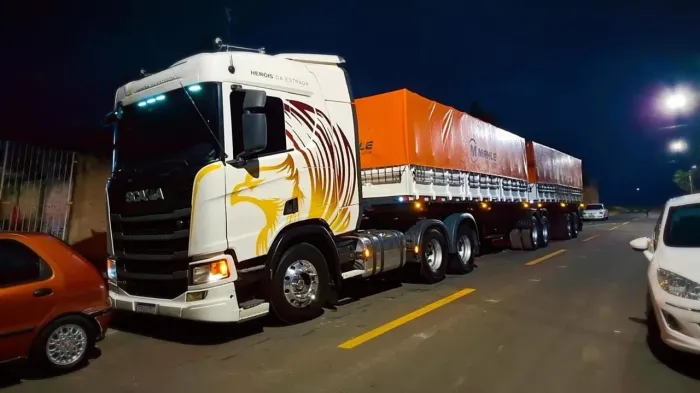 Scania e carreta Bitrem