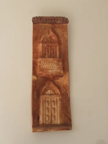 Quadro em gesso, estilo barroco, pintado a mão.